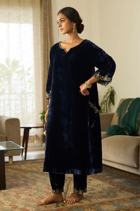 Buy_Sarang Kaur_Blue Velvet, Silk Organza Embroidery, Zari Split V-neck Muraad Kurta Pant Set _Online_at_Aza_Fashions