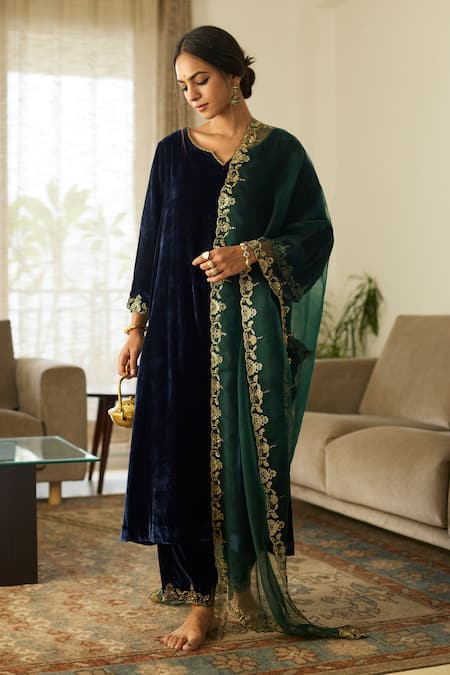 Shop_Sarang Kaur_Blue Velvet, Silk Organza Embroidery, Zari Split V-neck Muraad Kurta Pant Set 