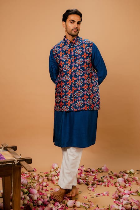 Ria Shah Label Patola Pattern Bundi Kurta Set 