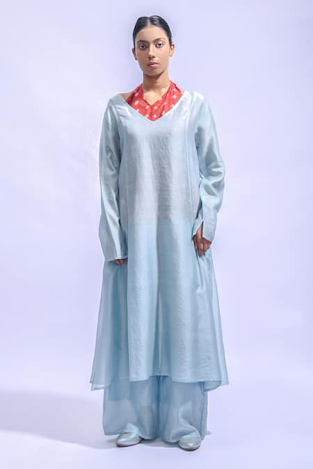 JAYATI GOENKA_Aqua Chanderi Silk Zari V-neck Sky Drift Kurta Set _Online_at_Aza_Fashions