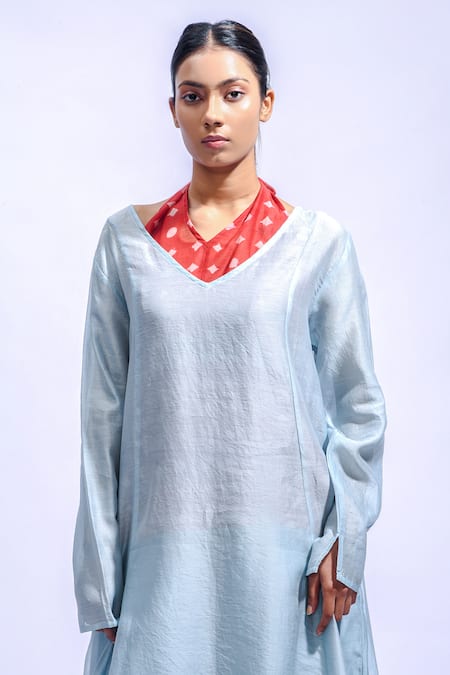 Shop_JAYATI GOENKA_Aqua Chanderi Silk Zari V-neck Sky Drift Kurta Set _Online_at_Aza_Fashions