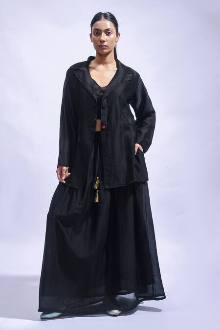 Buy_JAYATI GOENKA_Black Chanderi Silk Zari, Embroidery Sweetheart Neck Noir Flow Skirt Set _Online_at_Aza_Fashions