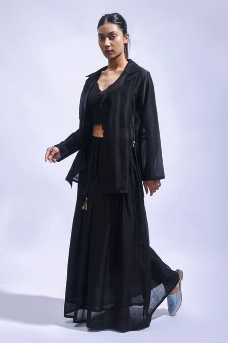 Buy_JAYATI GOENKA_Black Chanderi Silk Zari, Embroidery Sweetheart Neck Noir Flow Skirt Set 