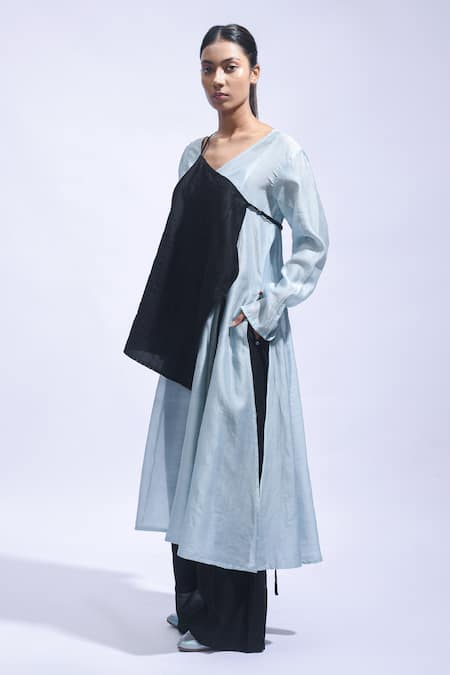 JAYATI GOENKA_Aqua Chanderi , Zari, Embroidery V-neck Layer Kurta And Pant Set _Online_at_Aza_Fashions