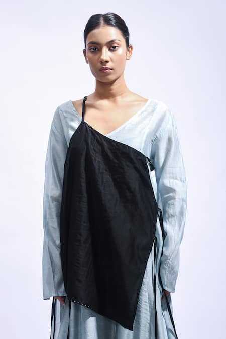 Buy_JAYATI GOENKA_Aqua Chanderi , Zari, Embroidery V-neck Layer Kurta And Pant Set 