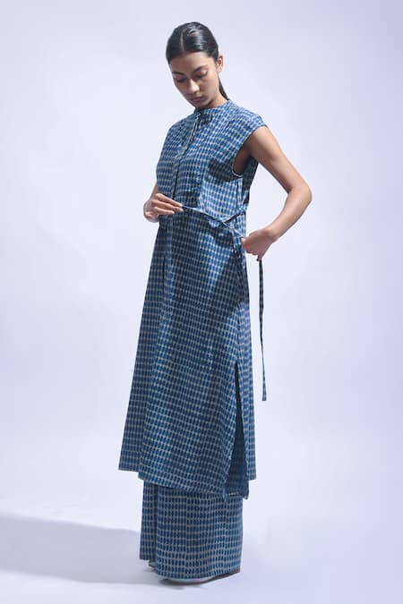 JAYATI GOENKA_Blue Cotton Mandarin Collar Indigo Chambray Block Print Kurta And Pant Set _Online_at_Aza_Fashions