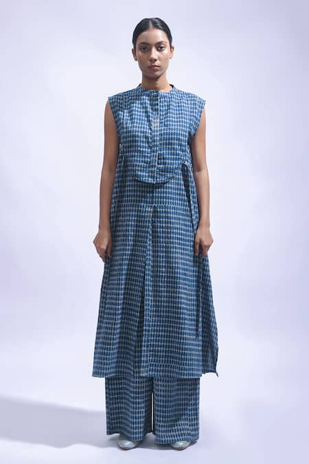 Buy_JAYATI GOENKA_Blue Cotton Mandarin Collar Indigo Chambray Block Print Kurta And Pant Set _Online_at_Aza_Fashions