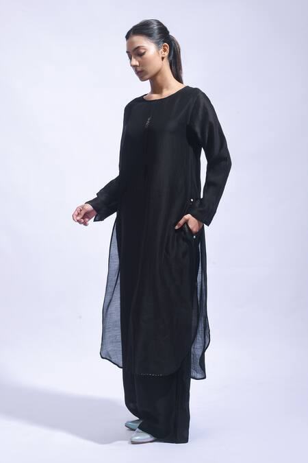 Buy_JAYATI GOENKA_Black Chanderi Silk Embroidery, Metallic Thread Round Neck Kurta And Pant Set _Online_at_Aza_Fashions