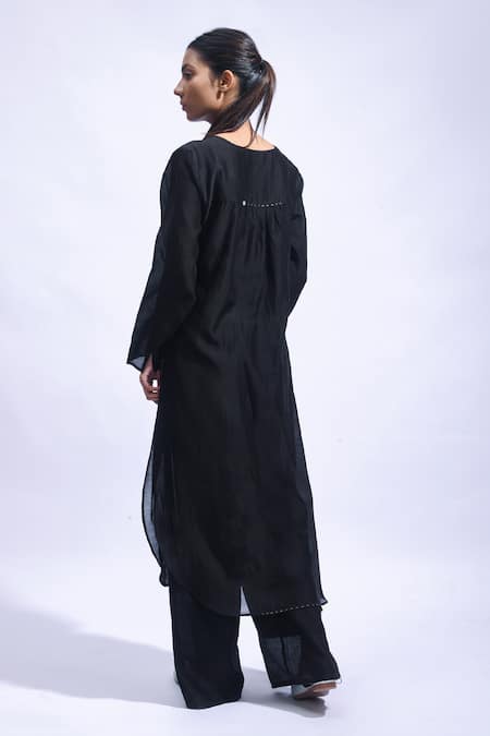 Shop_JAYATI GOENKA_Black Chanderi Silk Embroidery, Metallic Thread Round Neck Kurta And Pant Set _Online_at_Aza_Fashions