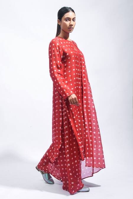 JAYATI GOENKA_Red Chanderi Silk Smocking Round Neck Block Printed Kurta Set _Online_at_Aza_Fashions