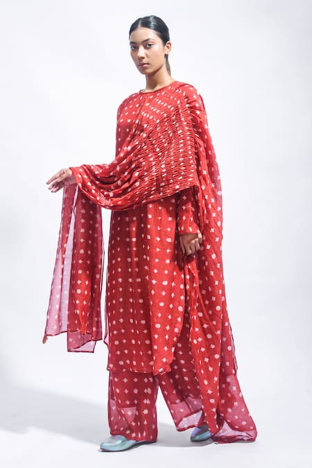 Buy_JAYATI GOENKA_Red Chanderi Silk Smocking Round Neck Block Printed Kurta Set _Online_at_Aza_Fashions