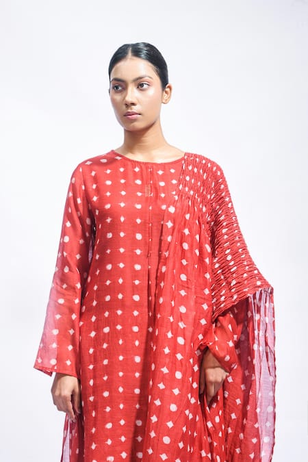 JAYATI GOENKA_Red Chanderi Silk Smocking Round Neck Block Printed Kurta Set _at_Aza_Fashions
