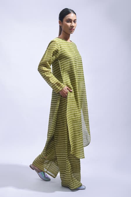 Buy_JAYATI GOENKA_Green Chanderi Silk Embroidery Round Neck Block Printed Kurta And Pant Set _Online_at_Aza_Fashions