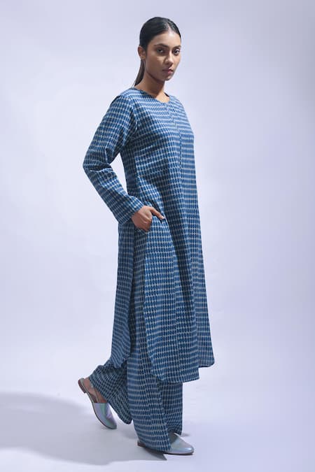 JAYATI GOENKA_Blue Cotton Embroidery Round Neck Indigo Block Printed Chambray Kurta And Pant Set _Online_at_Aza_Fashions
