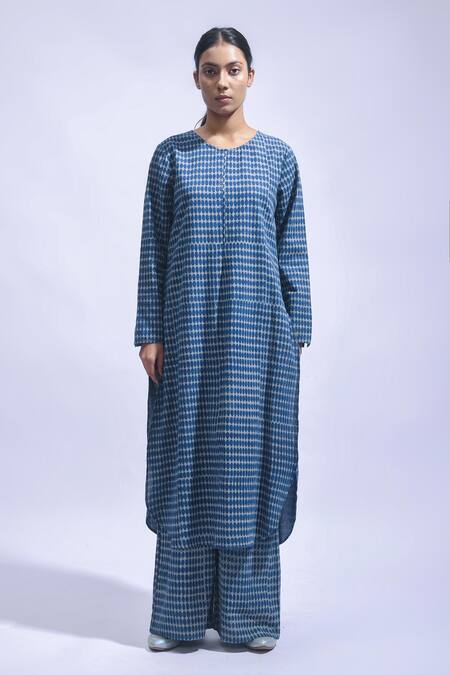 Buy_JAYATI GOENKA_Blue Cotton Embroidery Round Neck Indigo Block Printed Chambray Kurta And Pant Set _Online_at_Aza_Fashions
