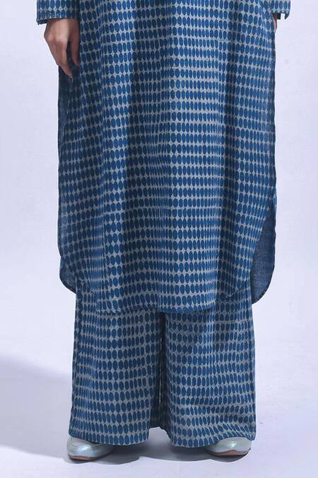 JAYATI GOENKA_Blue Cotton Embroidery Round Neck Indigo Block Printed Chambray Kurta And Pant Set _at_Aza_Fashions