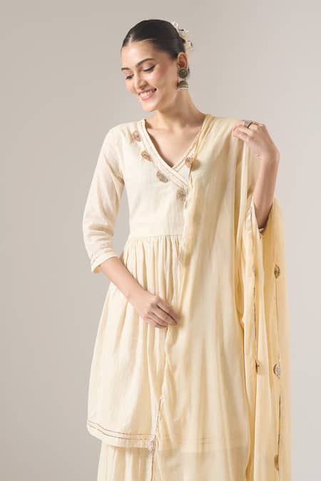 Buy Naintara Bajaj Off White Cotton Lace, Gota Patti, Applique V-neck Embroidered Kurta Sharara Set Online at Aza Fashions Buy_Naintara Bajaj_Off White Cotton Lace, Gota Patti, Applique V-neck Embroidered Kurta Sharara Set _Online_at_Aza_Fashions