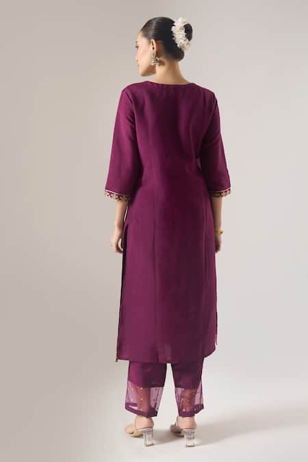 Naintara Bajaj Embroidered Kurta Set With Dupatta