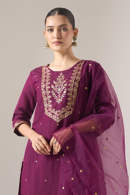 Naintara Bajaj Purple Silk Embroidery, Sequins Round Neck Kurta Set With Dupatta at Aza Fashions Naintara Bajaj_Purple Silk Embroidery, Sequins Round Neck Kurta Set With Dupatta _at_Aza_Fashions