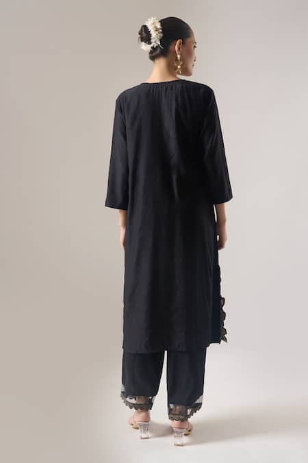 Naintara Bajaj Embroidered Kurta Set