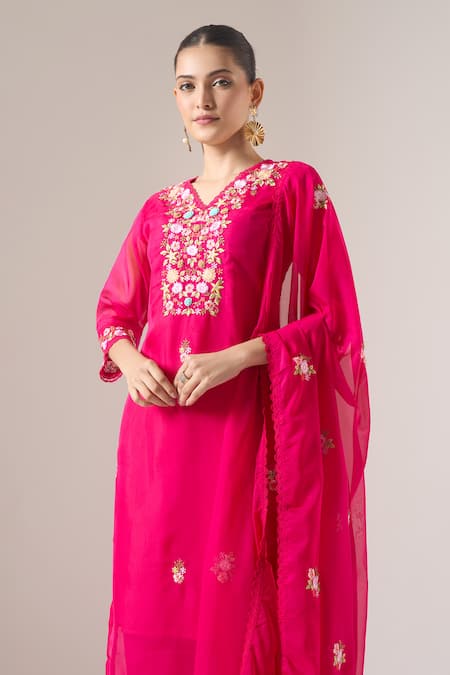 Buy Naintara Bajaj Pink Organza Embroidery V-neck Kurta Set Online at Aza Fashions Buy_Naintara Bajaj_Pink Organza Embroidery V-neck Kurta Set _Online_at_Aza_Fashions