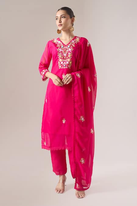 Naintara Bajaj Pink Organza Embroidery V-neck Kurta Set at Aza Fashions Naintara Bajaj_Pink Organza Embroidery V-neck Kurta Set _at_Aza_Fashions