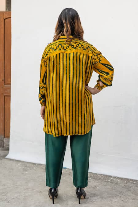 Prahnaaya Ajrakh Motif Hand-Blocked Hi-Low Shirt & Pant Set 