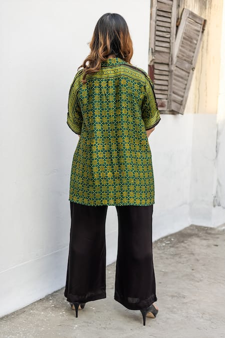 Prahnaaya Ajrakh Floral Motif Hand-Blocked Shirt & Pant Set 