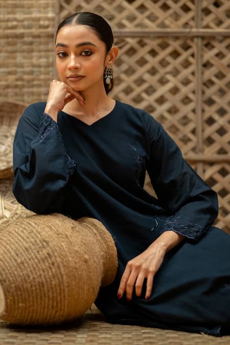 Vaani Beswal_Blue Cotton Embroidery, Beads V-neck Aarfa Cutwork Hemline Kurta And Pant Set _at_Aza_Fashions