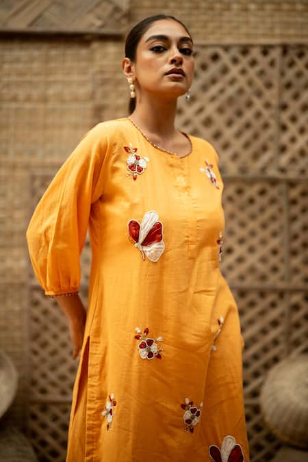 Vaani Beswal_Yellow Handloom Cotton Fabric Bagh Applique Floral Kurta And Barrel Pant Set _Online_at_Aza_Fashions