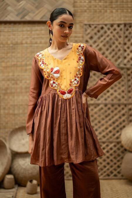 Shop_Vaani Beswal_Brown Chanderi Applique, Embroidery V-neck Rangrez Tunic And Trouser Set _Online_at_Aza_Fashions