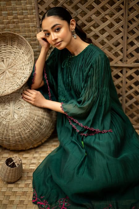 Buy_Vaani Beswal_Green Chanderi Embroidery Round , Keyhole Veda Pintuck Midi Dress _Online_at_Aza_Fashions