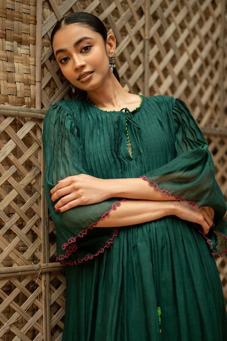 Vaani Beswal_Green Chanderi Embroidery Round , Keyhole Veda Pintuck Midi Dress _at_Aza_Fashions