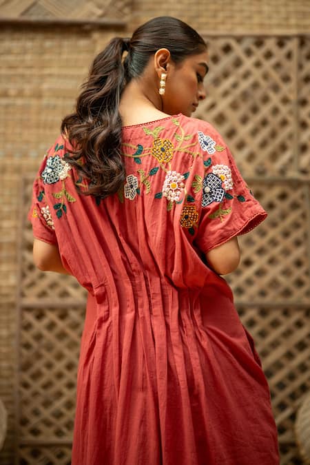 Buy_Vaani Beswal_Pink Cotton Applique, Sequins, Embroidery Round Neck Zohra Floral Midi Dress 