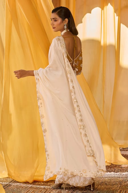 Zoon Aari Embroidered Saree With Blouse 