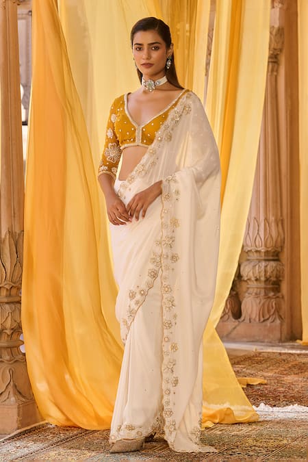 Buy_Zoon_Off White Chiffon, Net Embroidery, Sequins V-neck Aari Saree With Blouse 