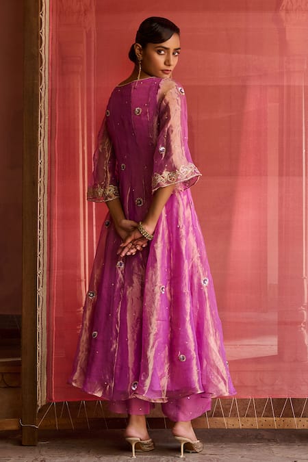 Zoon Tissue Aari Embroidered Kurta Set 