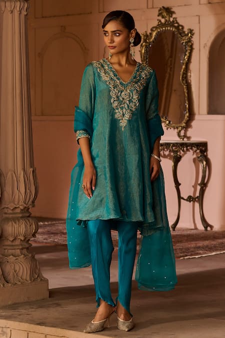 Zoon Crushed Tissue Aari Embroidered Kurta Set 