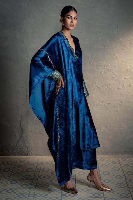 Buy_Charkhee_Blue Velvet Embroidery, Sequins V-neck Placed Kurta Set _Online_at_Aza_Fashions