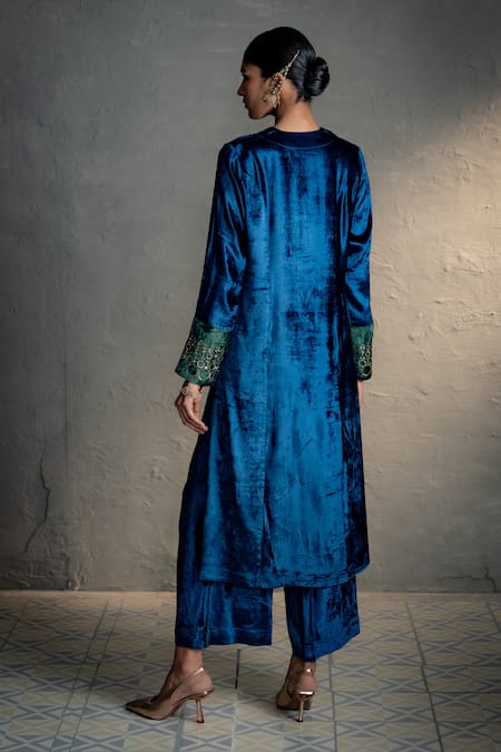 Charkhee Velvet Placed Embroidered Kurta Set 