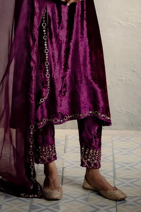 Charkhee_Purple Velvet, Organza Embroidery, Metallic Thread, Placed Phiran Kurta Set _Online_at_Aza_Fashions