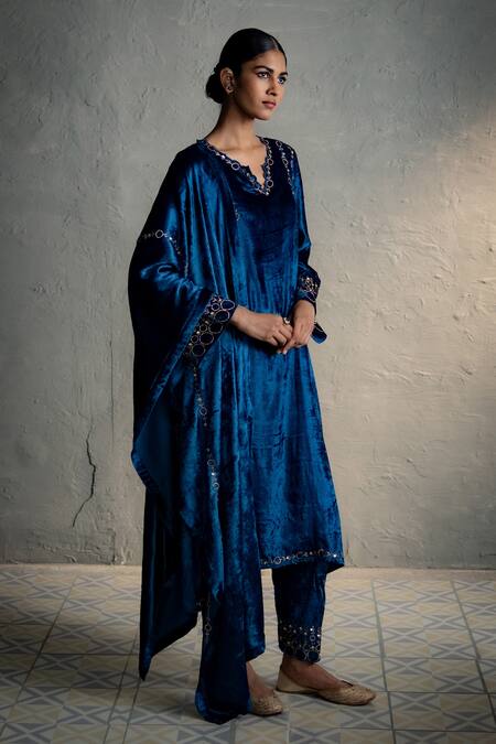 Charkhee_Blue Velvet Embroidery, Metallic Thread, Sequins Phiran Kurta Set With Stole _Online_at_Aza_Fashions