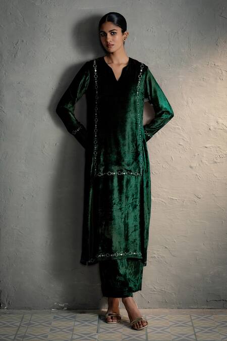 Charkhee_Green Velvet, Organza Embroidery Split V-neck Circular Placed Kurta Set _at_Aza_Fashions