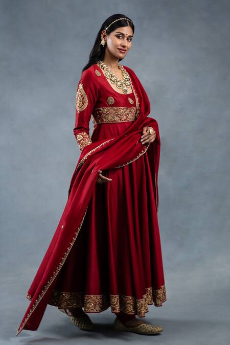 Buy_RICHA AHLUWALIA_Red Chanderi Gota Patti, Embroidery, Zari, Tassels Scoop And Dabka Anarkali Set _Online_at_Aza_Fashions