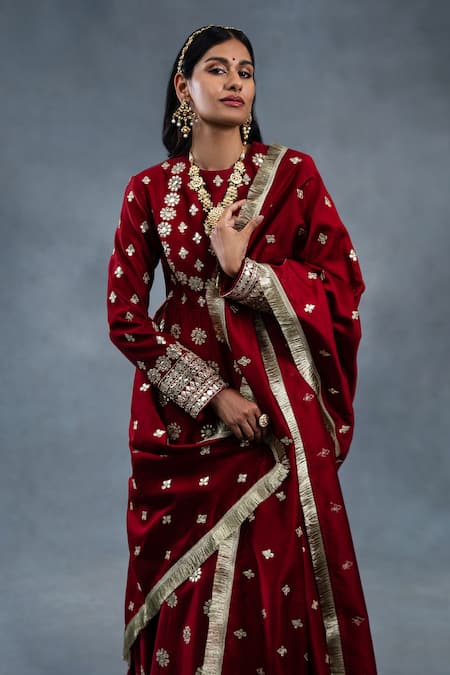 RICHA AHLUWALIA Red Chanderi Gota Patti, Embroidery, Zari Round Neck And Zardozi Anarkali Set Online at Aza Fashions RICHA AHLUWALIA_Red Chanderi Gota Patti, Embroidery, Zari Round Neck And Zardozi Anarkali Set _Online_at_Aza_Fashions