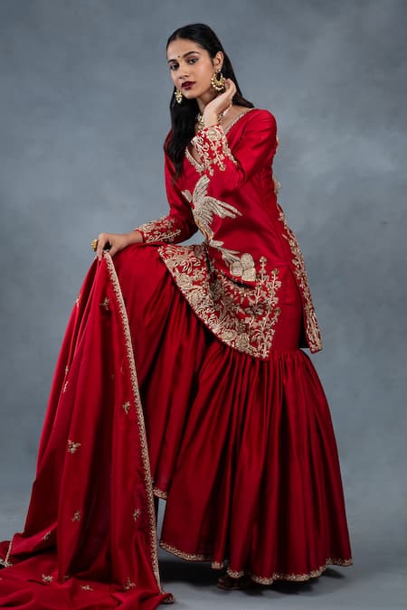 Shop RICHA AHLUWALIA Red Chanderi Embroidery, Zari V-neck Thread And Zardozi Sharara Set Online at Aza Fashions Shop_RICHA AHLUWALIA_Red Chanderi Embroidery, Zari V-neck Thread And Zardozi Sharara Set _Online_at_Aza_Fashions