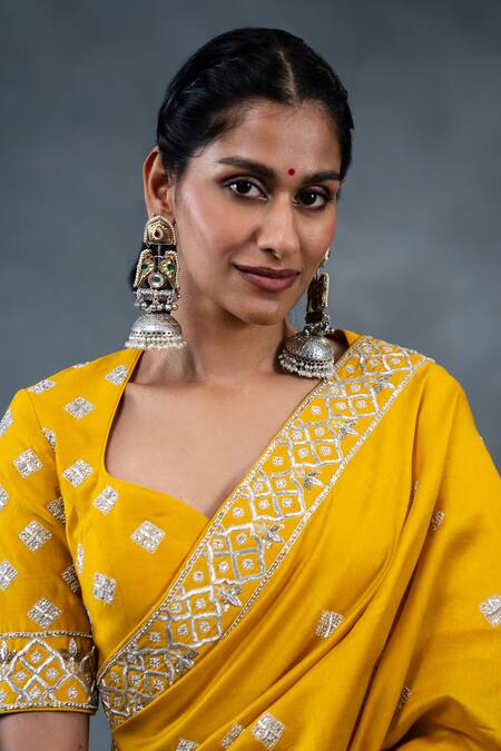 Shop_RICHA AHLUWALIA_Mustard Chanderi Embroidery, Zari Sweetheart Neck Silk Saree With Silver Buti _Online_at_Aza_Fashions