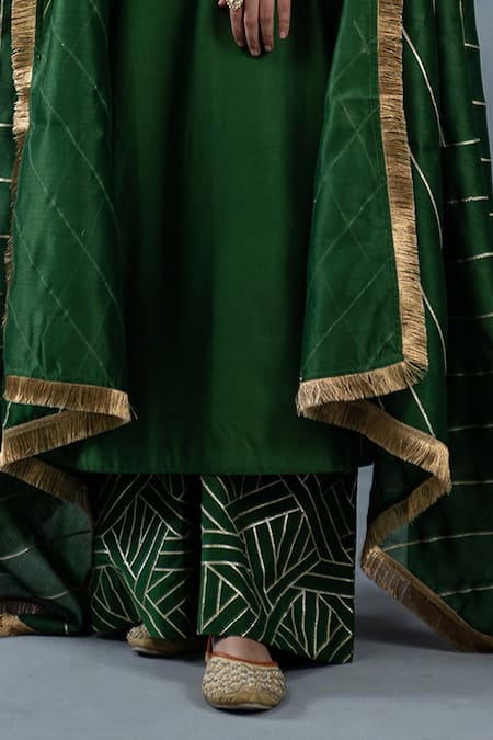 Buy_RICHA AHLUWALIA_Green Silk, Gota Patti, Embroidery, Fringe Stripe Kurta Set _Online_at_Aza_Fashions