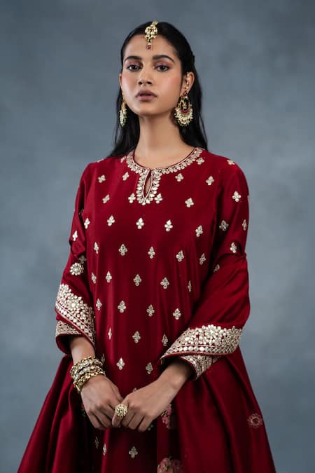 RICHA AHLUWALIA_Red Chanderi Gota Patti, Zari, Sequins, Embroidery, And Zardozi Buti Kurta Set _Online_at_Aza_Fashions
