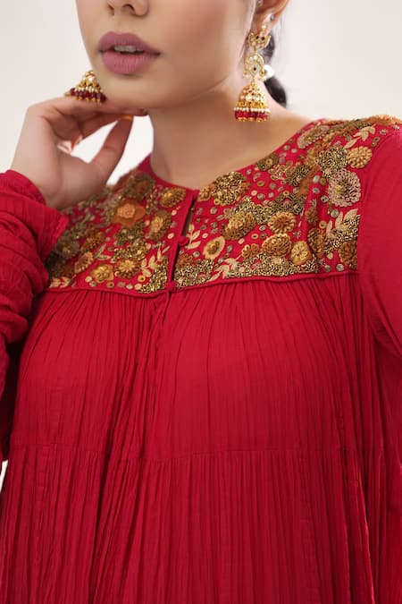 RICHA AHLUWALIA_Red Zari, Embroidery Round Neck Crinkled Mulmul Jalabiya With Zardozi Yoke _at_Aza_Fashions